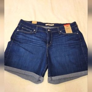 Size 16 Women's Levi's Shorts